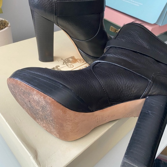 Beautiful Coach boots - Picture 6 of 9